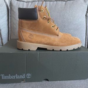 Like New -  Size 7 in boys Timberland Boot